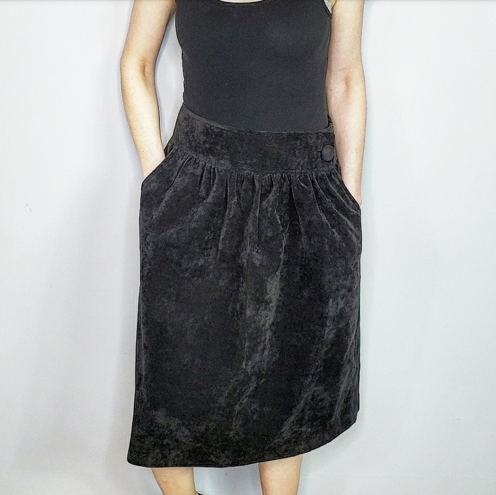 Chelsea & Theodore black skirt corduroy pockets